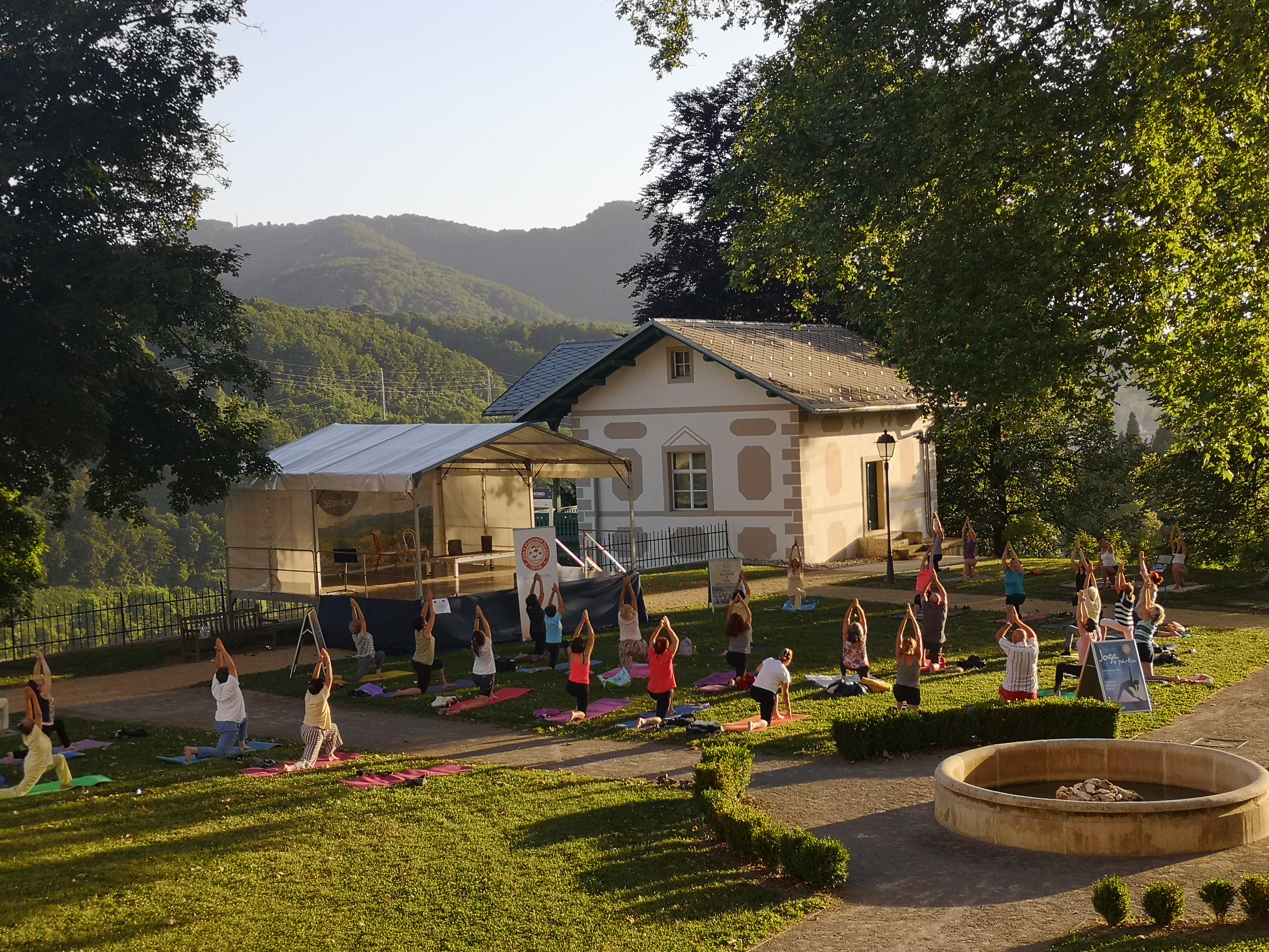 Joga v parku Sevnica 5 1
